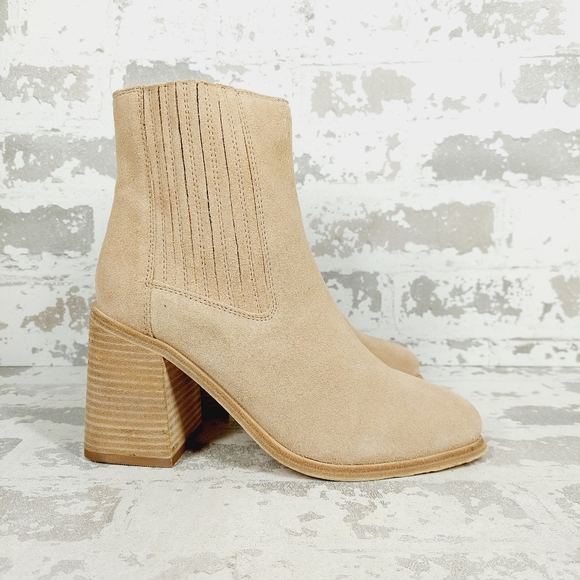 NEW Andre Assous Naia Suede Tan Block Heel Ankle Bootie i468 - Picture 4 of 12